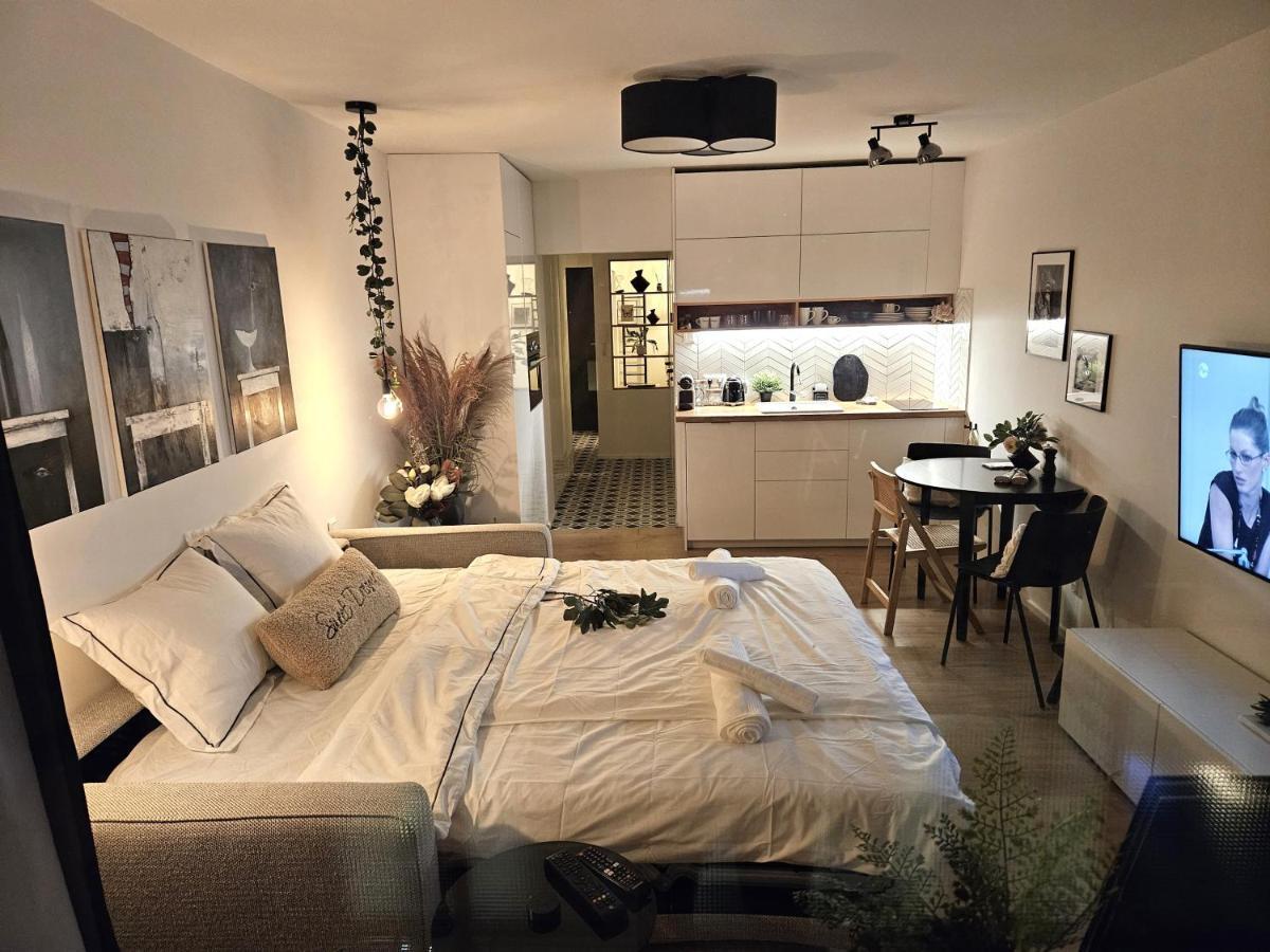 Apartman Design In Old Town-free Parking-balcony Pozsony