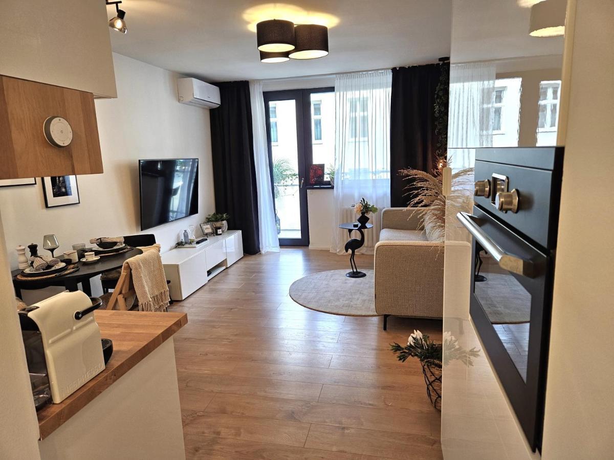 Apartman Design In Old Town-free Parking-balcony